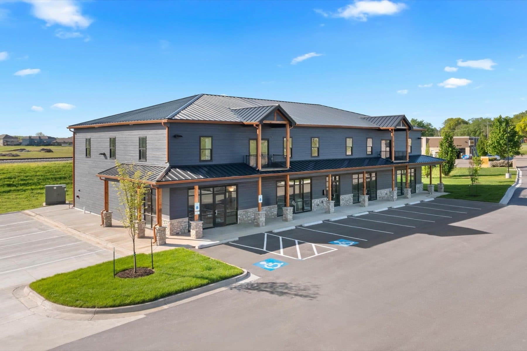 Wildcat Plaza, De Soto · veterinary clinic