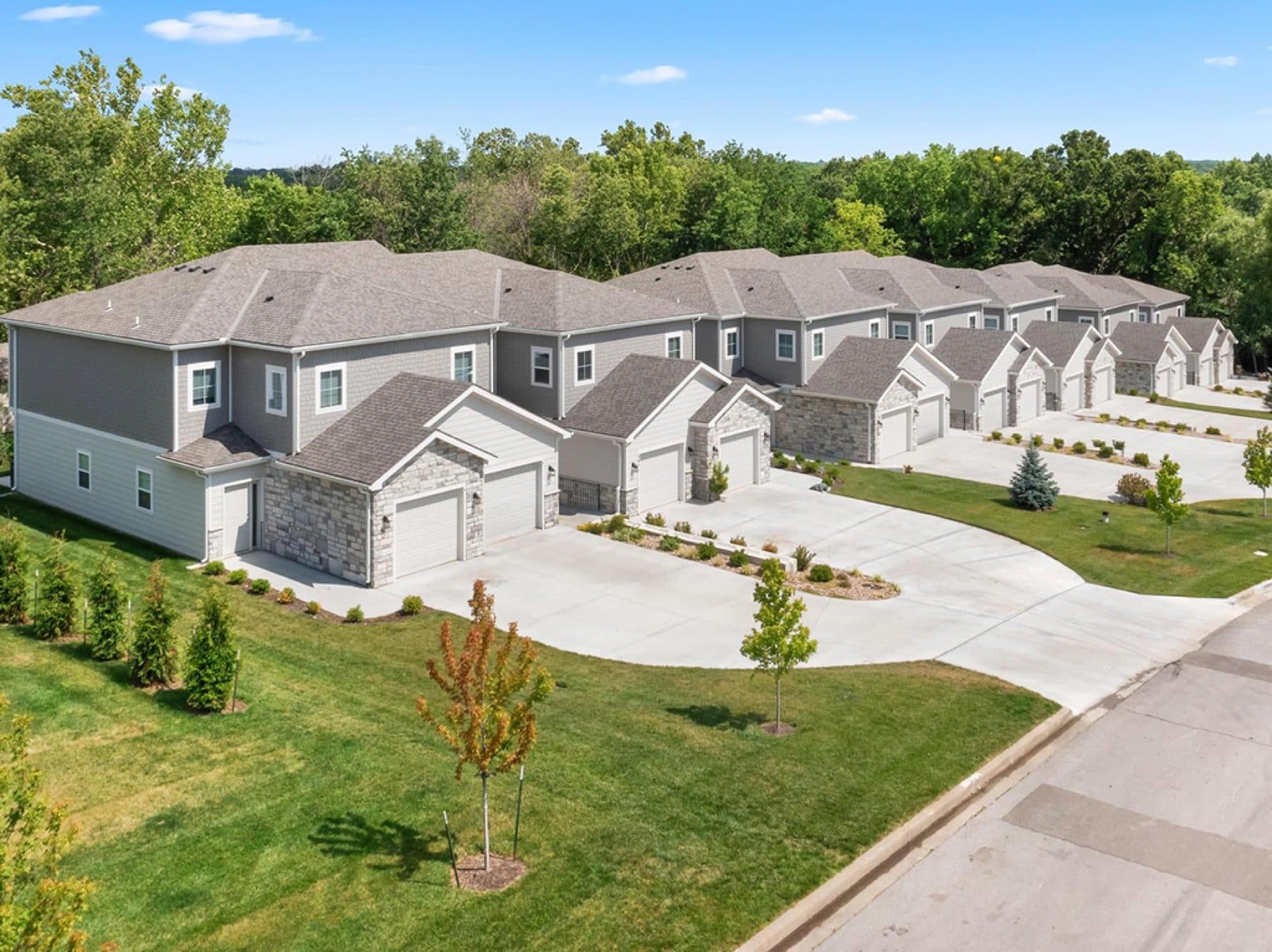 Golden Lane Residential, De Soto · townhome row
